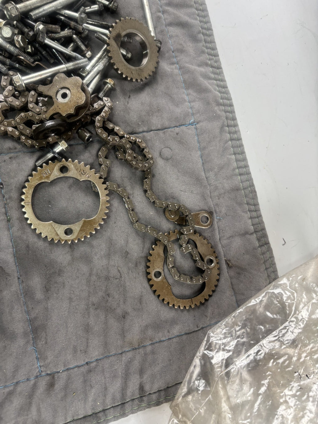 Honda Transalp XL 600 V PD06 Screws Schrauben Reste Zahnräder