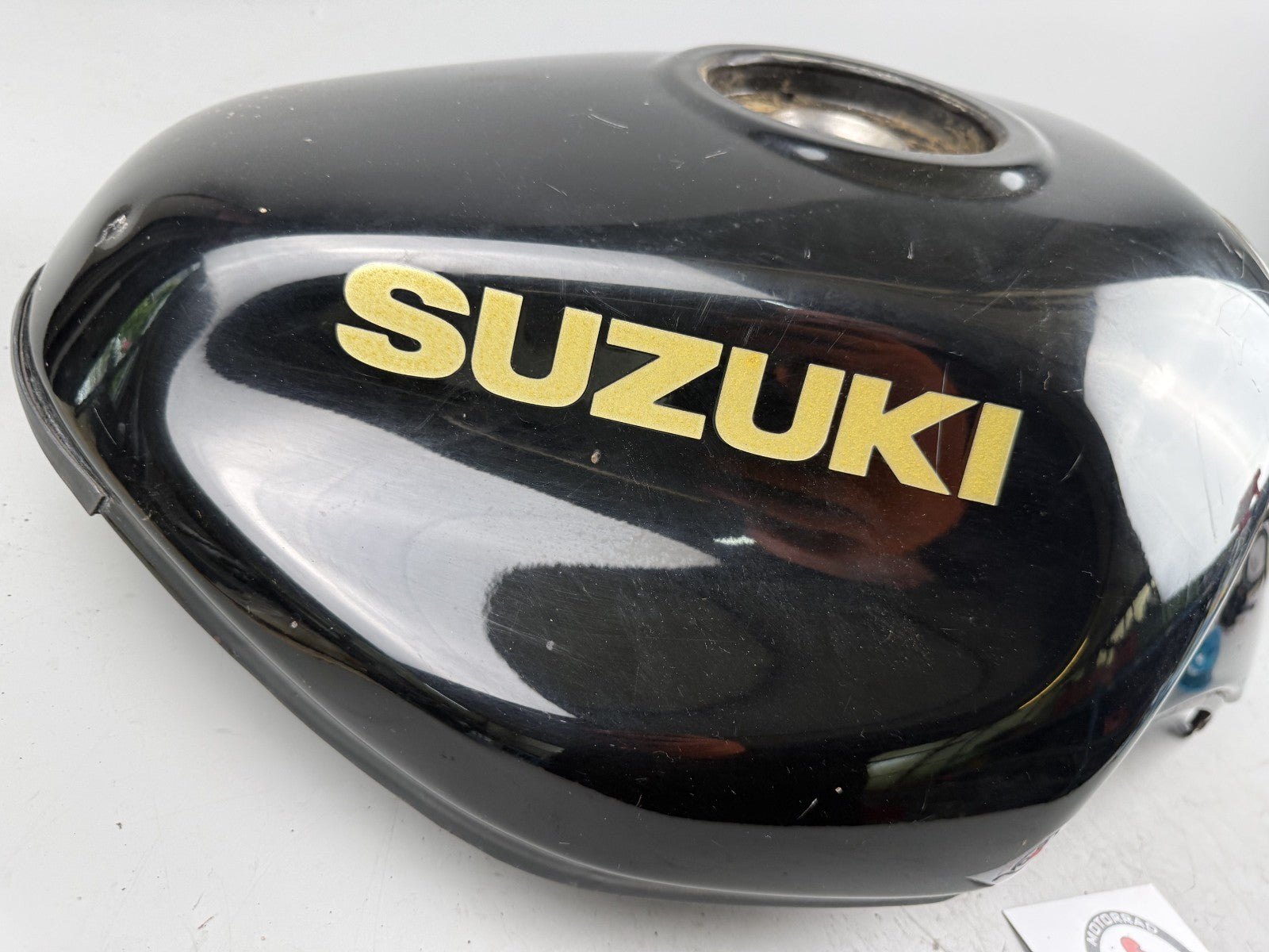 Suzuki GSF600 GN77B Tank Benzintank Kraftstofftank Treibstofftank Fuel Gasoline