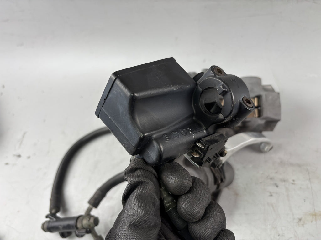 Yamaha FZS600 Fazer RJ02 Bremsanlage Bremse Brake Sattel Pumpe vorne front Zange