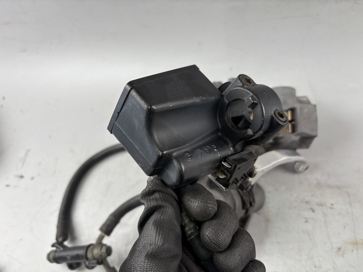 Yamaha FZS600 Fazer RJ02 Bremsanlage Bremse Brake Sattel Pumpe vorne front Zange
