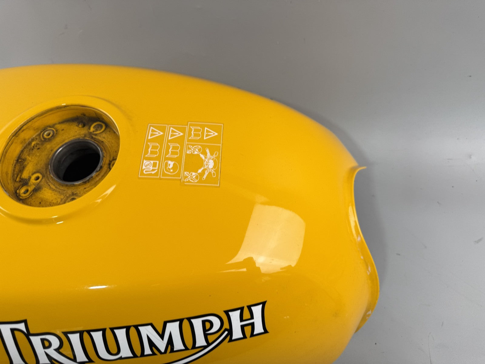 Triumph Daytona 1200 T300D Tank Benzintank kraftstofftank Treibstofftank Fuel Ga