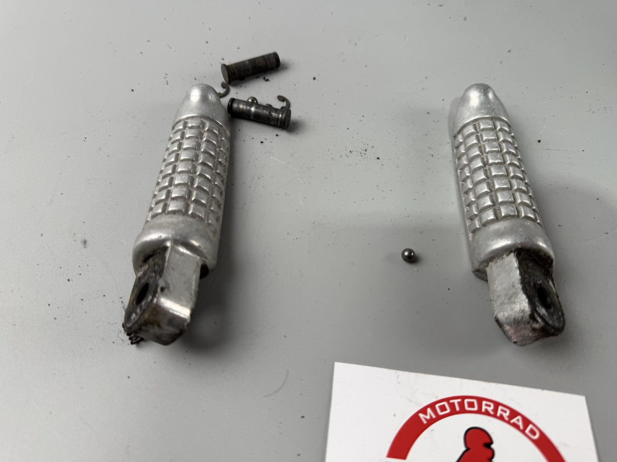 Suzuki GSF600 GN77B Bandit Fußrasten hinten back Footsteps Hangers Sozius