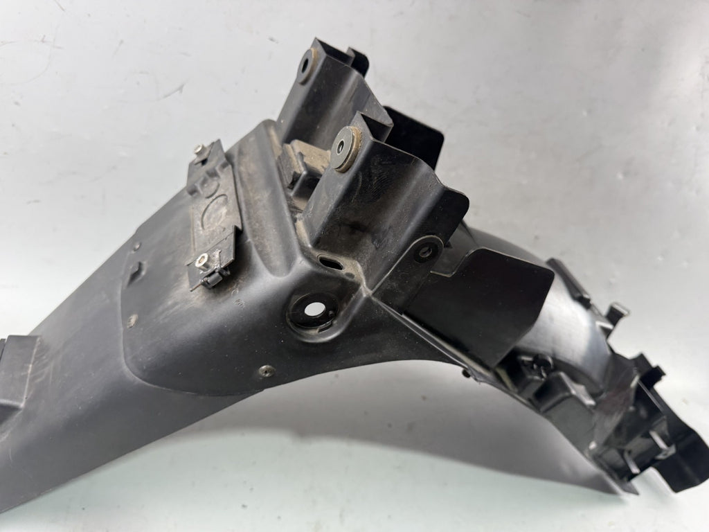 Yamaha XJ 600 Diversion 4BR Heckuntersicht unter Verkleidung Radlauf Fender