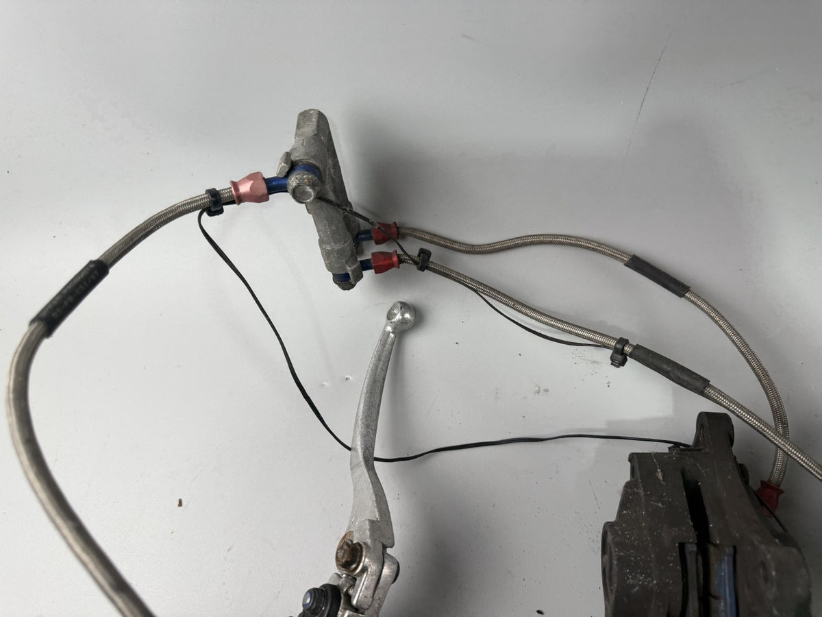 Suzuki GSX - R 1100 GV73C Bremsanlage Bremse Brake Sattel Pumpe vorne front