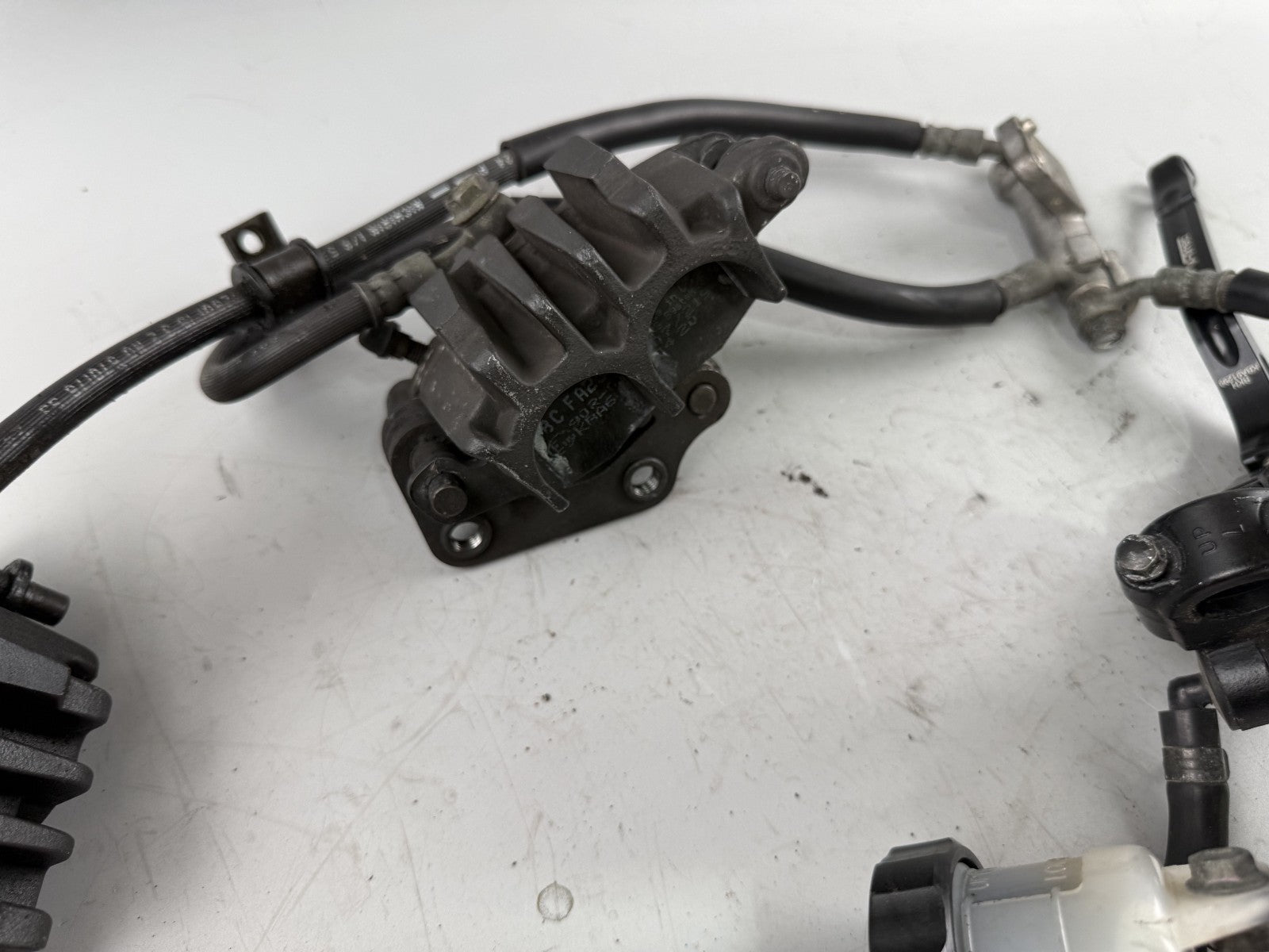 Suzuki SV650 S AV Bremsanlage Bremse Brake front vorne Bremssattel Bremspumpe