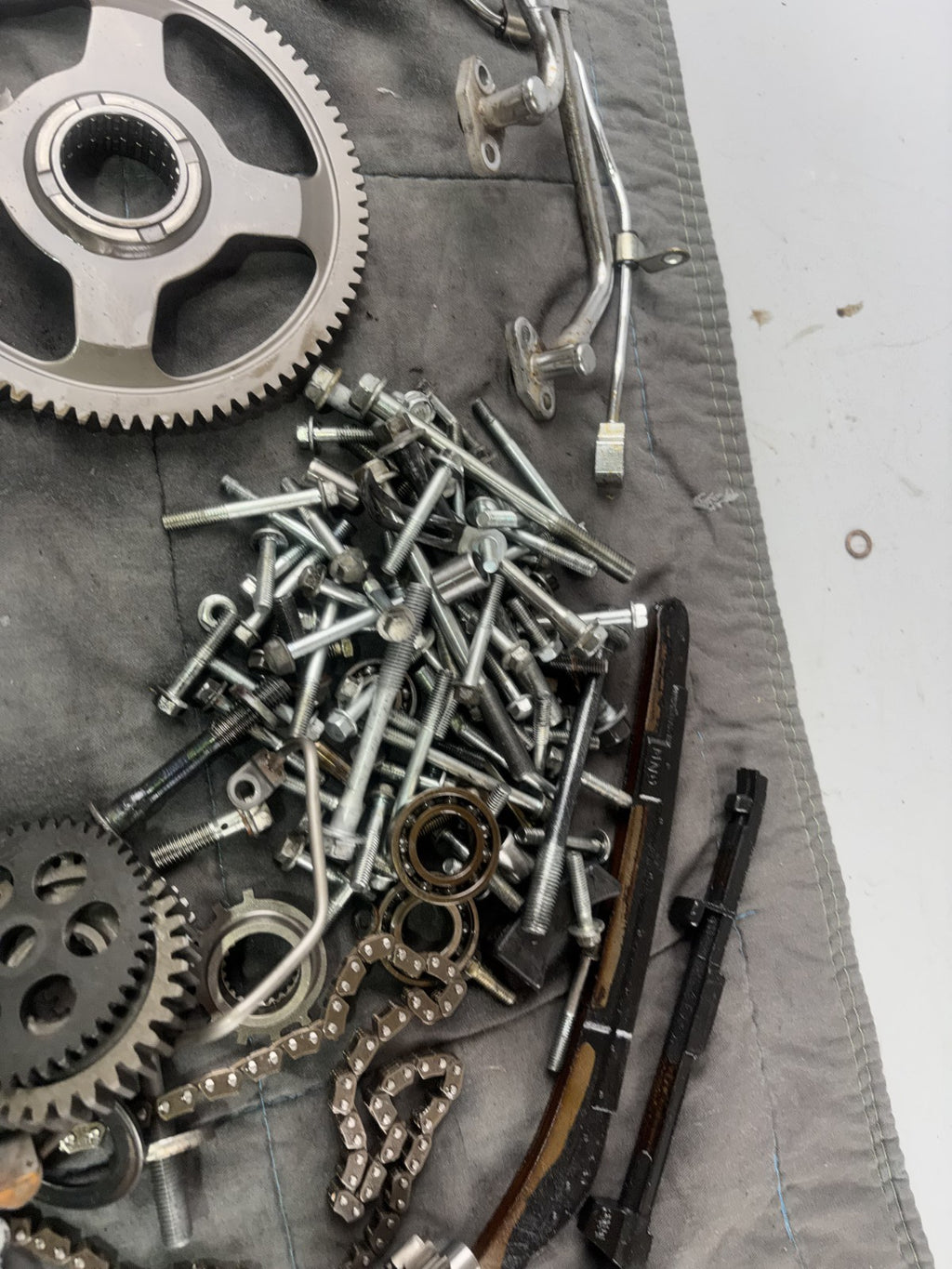 Honda SLR 650 Vigor FX 650 RD09 Schrauben Reste Screws Motor Engine Gleitschiene