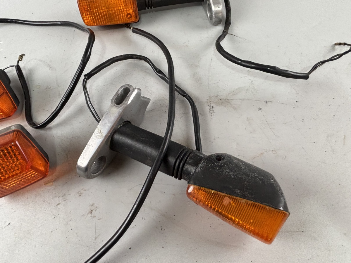 Honda CBX 650 E RC13 Blinkerset Blinkerpaar Signal Turn vorne hinten Halter