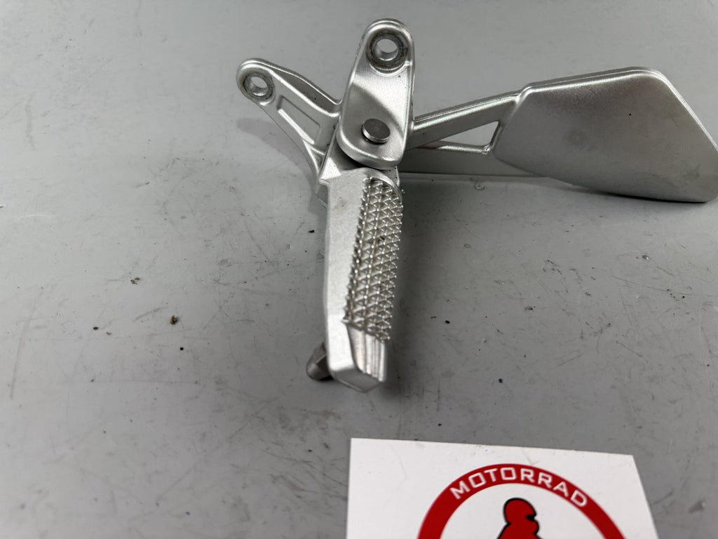 BMW K 1200 S K40 Fußraste vorn links Foot Step Hangers Fußrastenanlage left