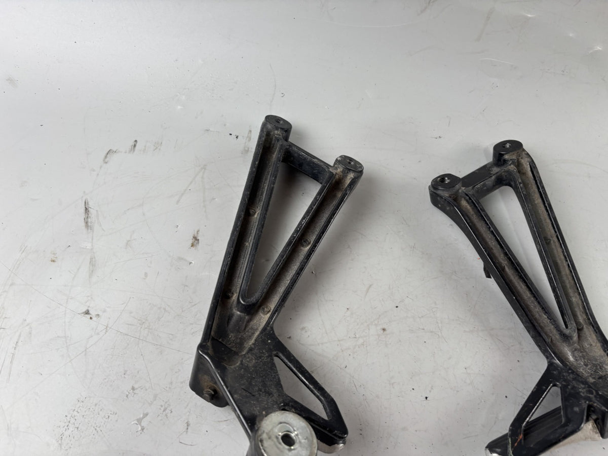 Suzuki GSX 750 AE Inazuma Achse Soziusfußrasten Steps Hangers Beifahrer