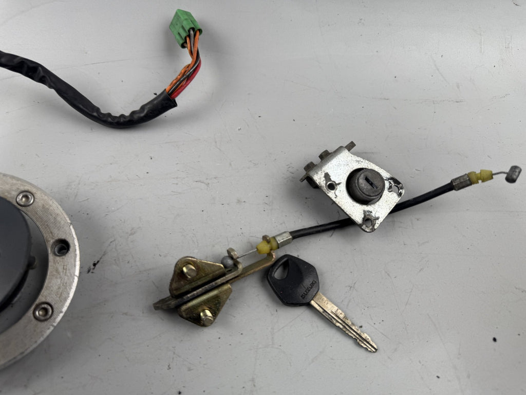 Suzuki GSX 750 AE Inazuma Schlosssatz Key Zündschloss Tankschloss Lock