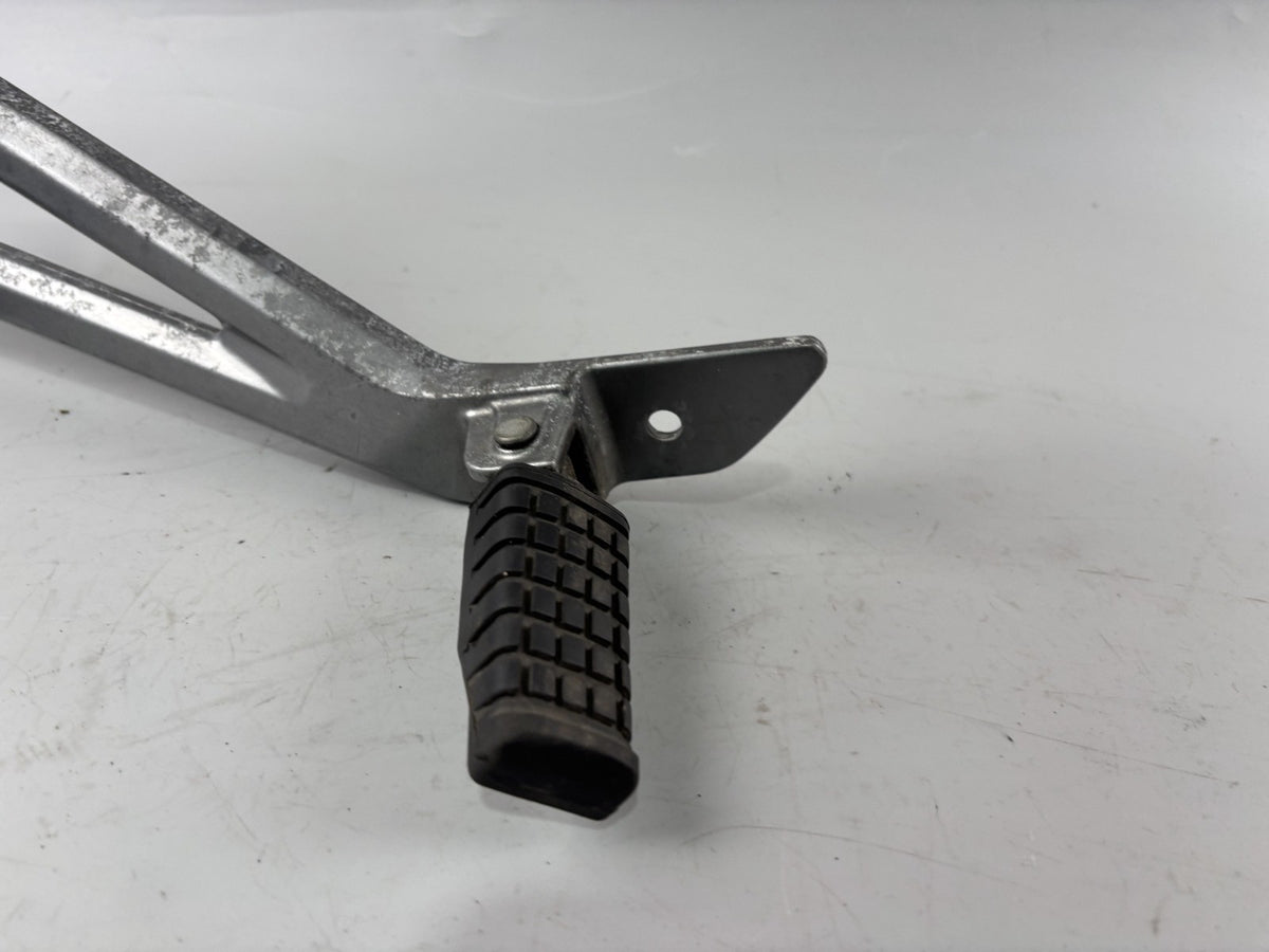 Kawasaki ER 5 EX500A Fußrastenanlage Fußraste Step Hangers Halteplatte links