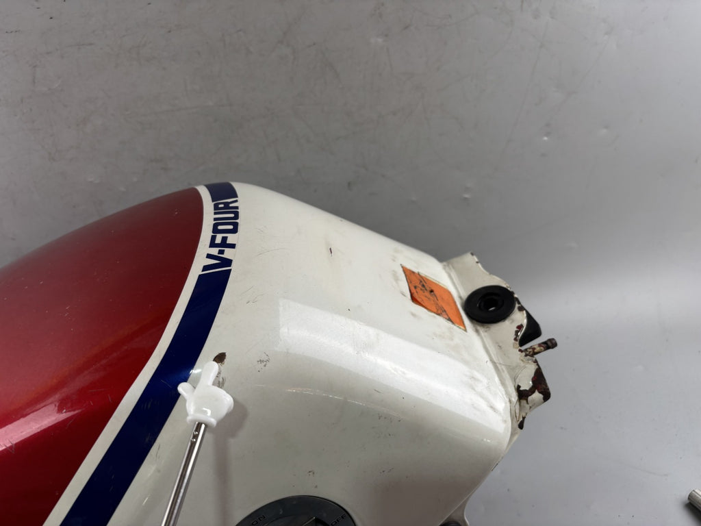 Honda VF 750 F RC15 Tank Treibstoff Kraftstoff Fuel Gas Gasoline Benzintank