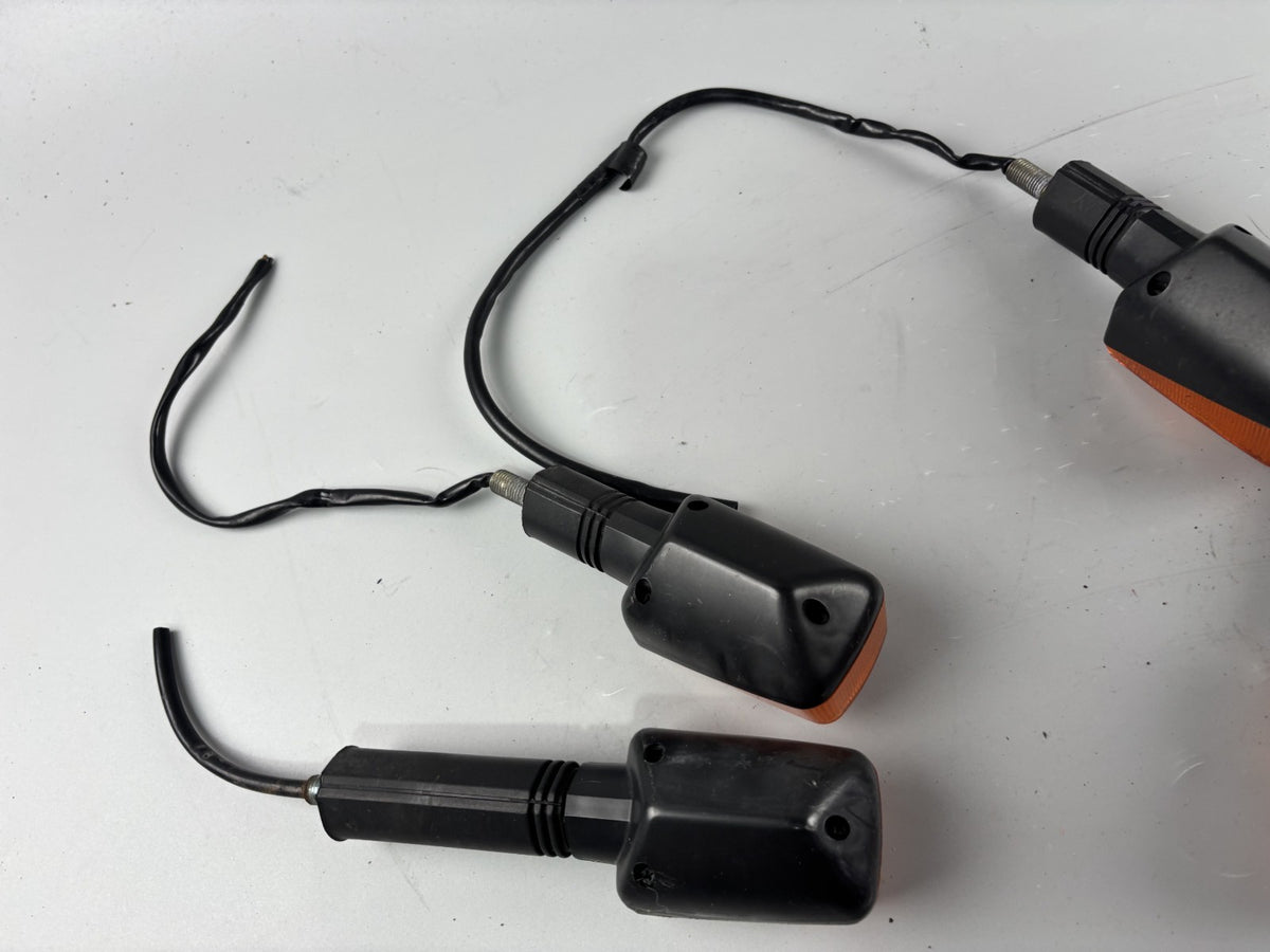 Suzuki GSF600 GN77B Blinkerset Blinkerpaar Turn Signal Lighters vorne hinten