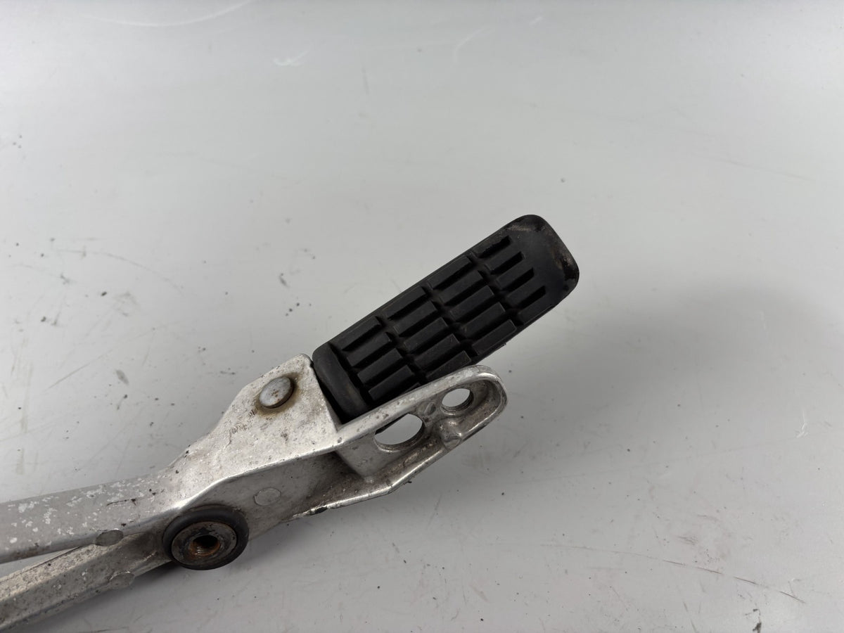 Honda VF 750 F RC15 Fußrastenanlage Fußraste Halteplatte rechts right