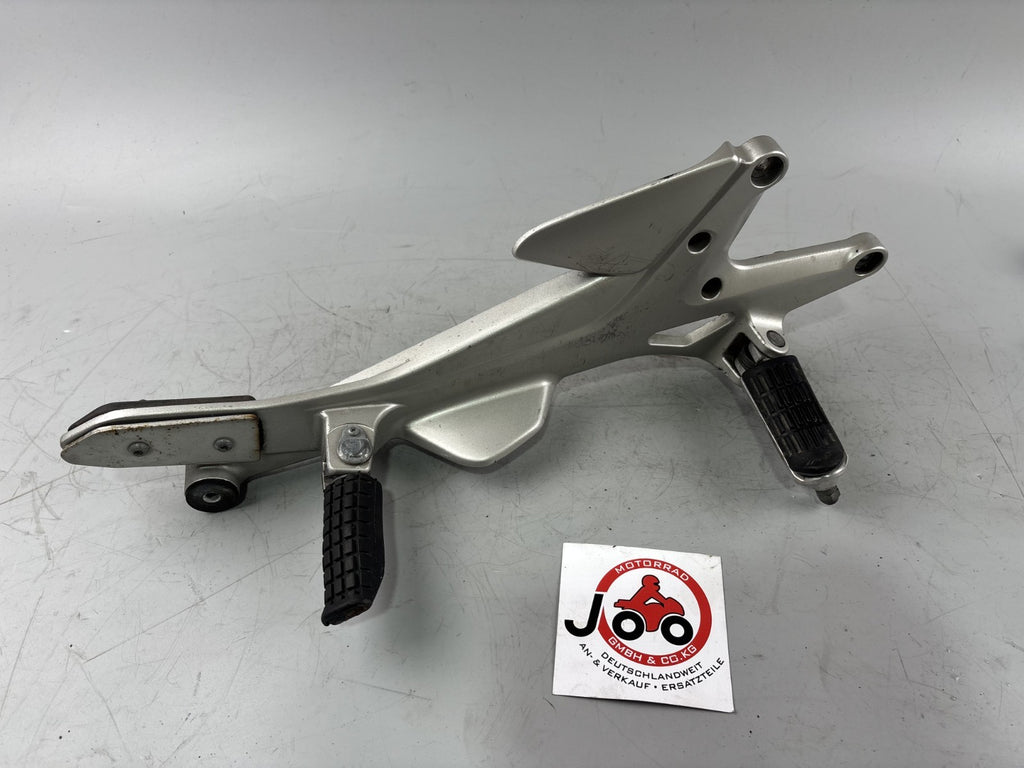 Honda CBF 600 S PC38 Fußrastenanlage Foot hangers rechts right Halteplatte