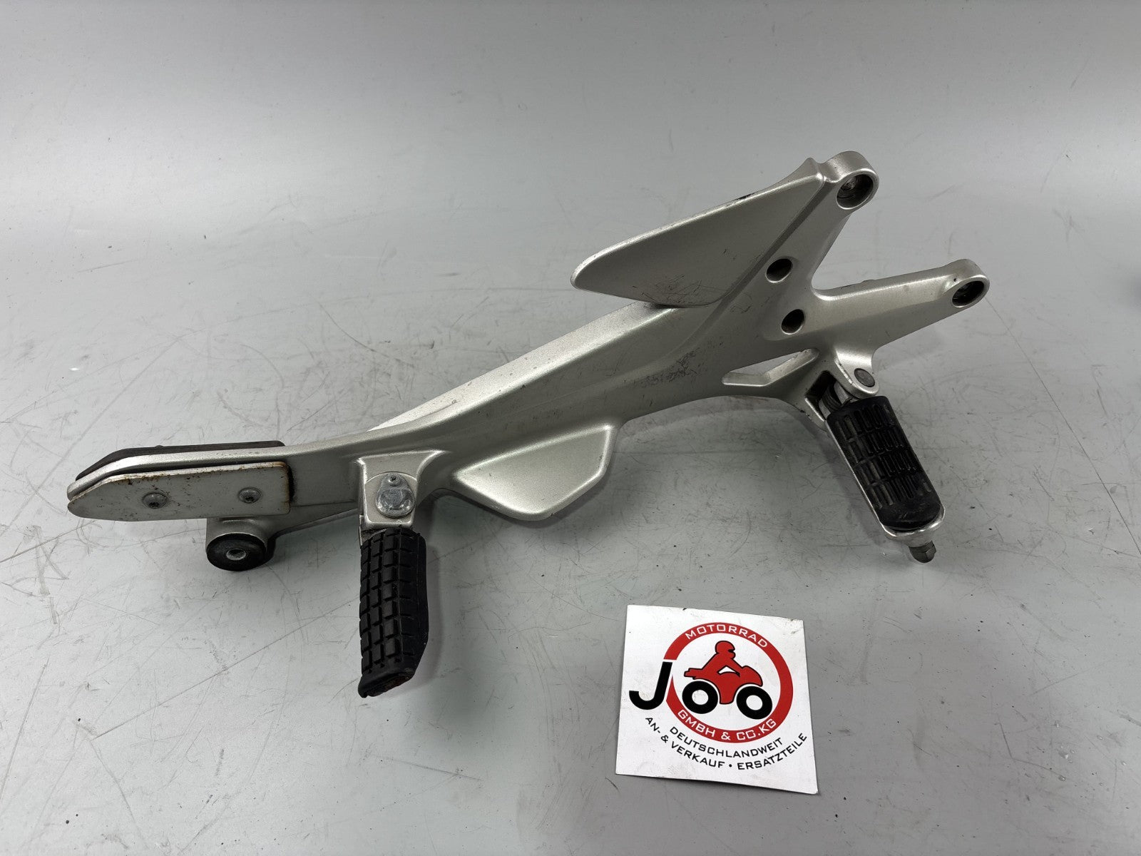 Honda CBF 600 S PC38 Fußrastenanlage Foot hangers rechts right Halteplatte