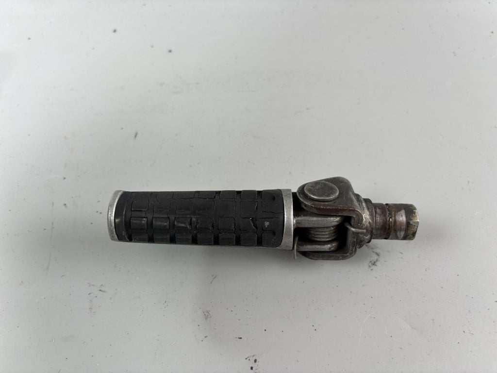 Kawasaki ZZR600D ZX600D Fußraste Foot hangers Step rechts right