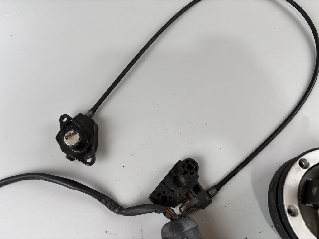 Triumph Daytona 955 T 595 Schlosssatz Zündschloss Sitzbank Tankschloss Key