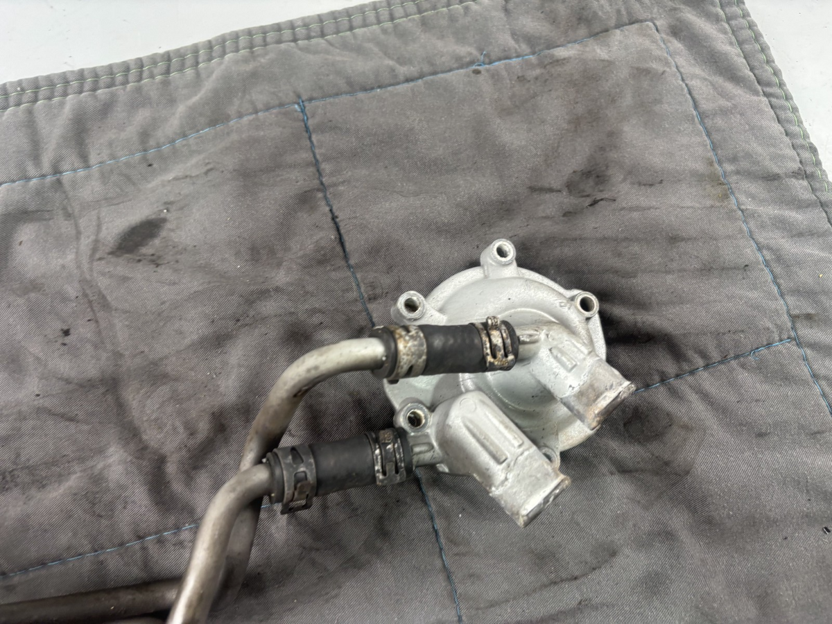BMW F800 S ST Wasserpumpe Deckel Waterpump Cover Case Leitung Pipeline