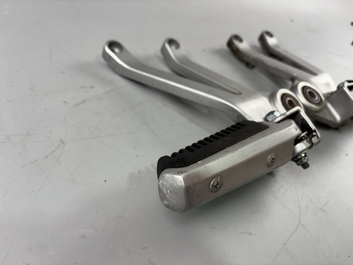 Suzuki VX 800 VS51B Soziusfußrasten Beifahrer Fußraste Step Hangers Foot