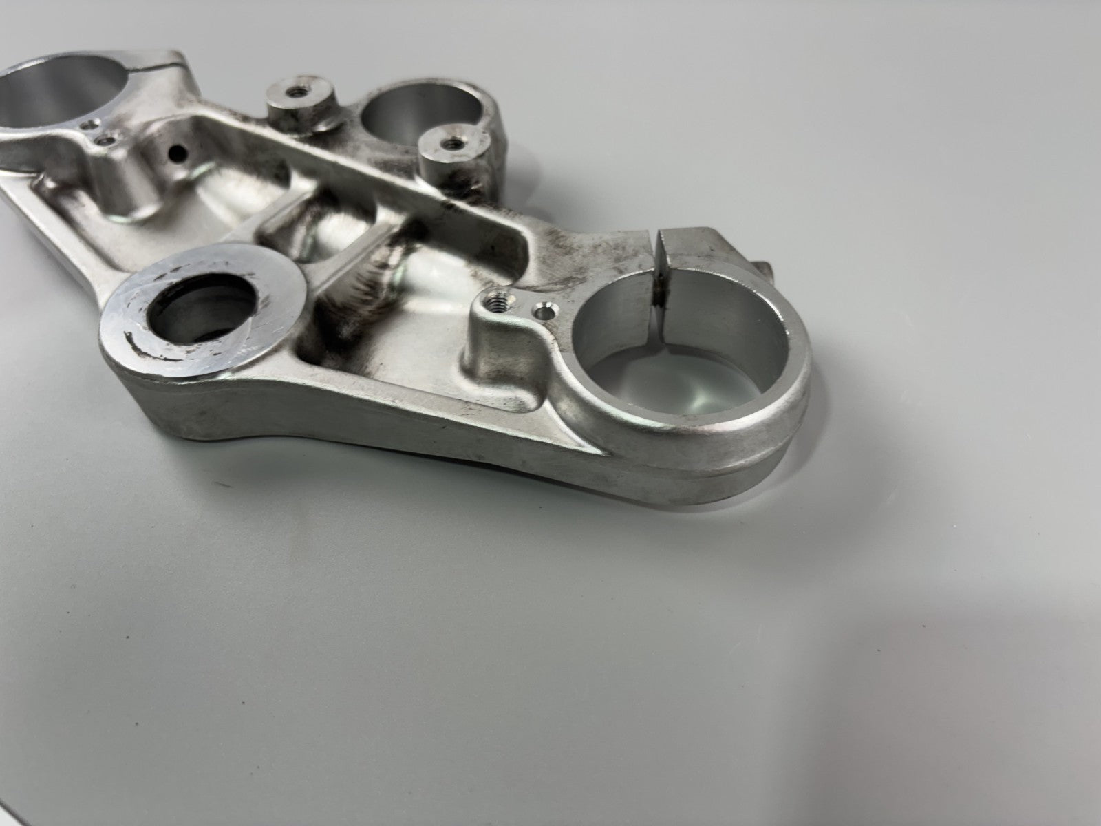 Triumph Daytona 955i T595 N 2002 Gabelbrücke Bridge obere Halterung Holder