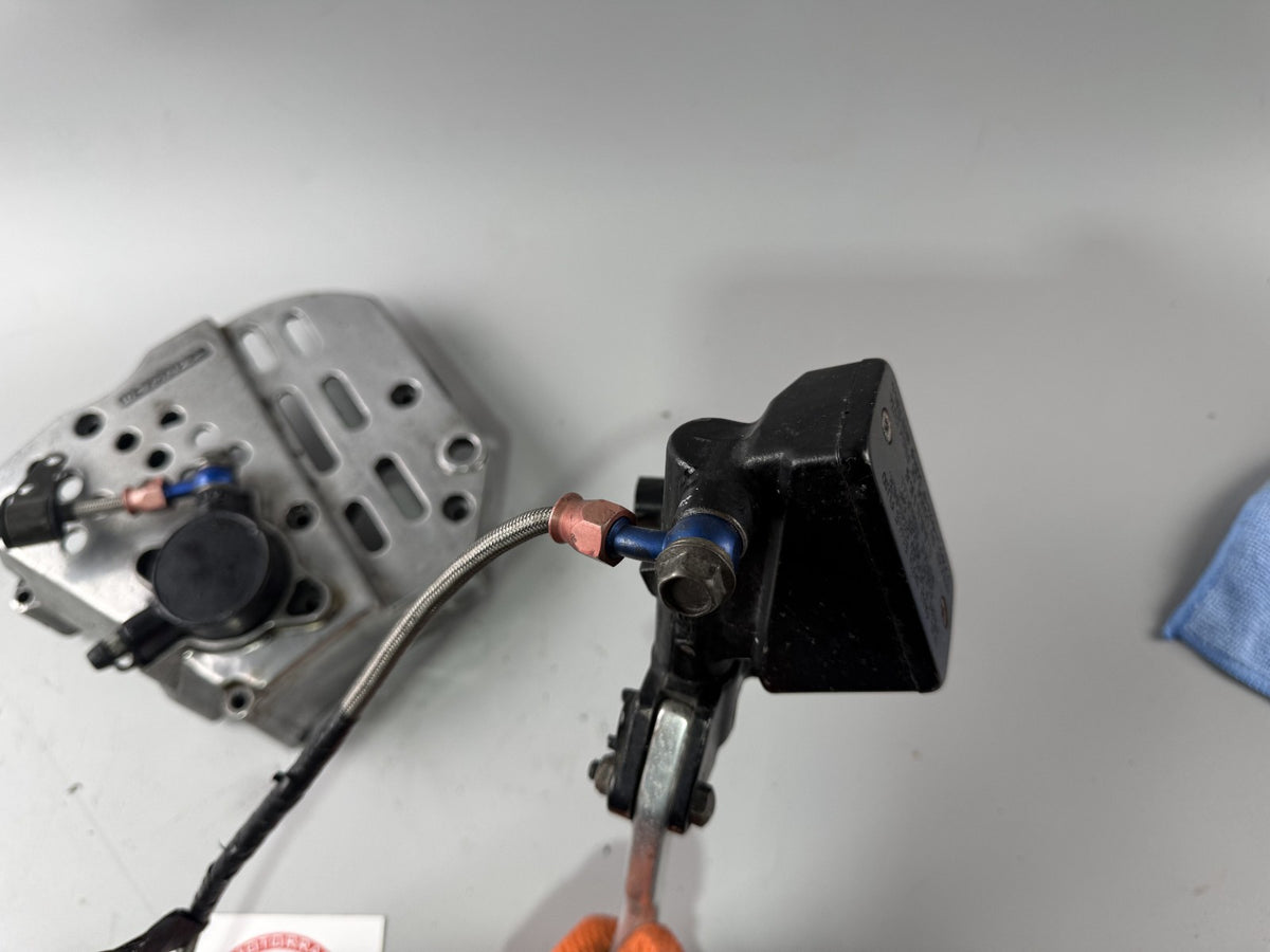 Suzuki GSX - R 1100 GV73C Kupplungseinheit Clutch Geber Zylinder Nehmer Armatur