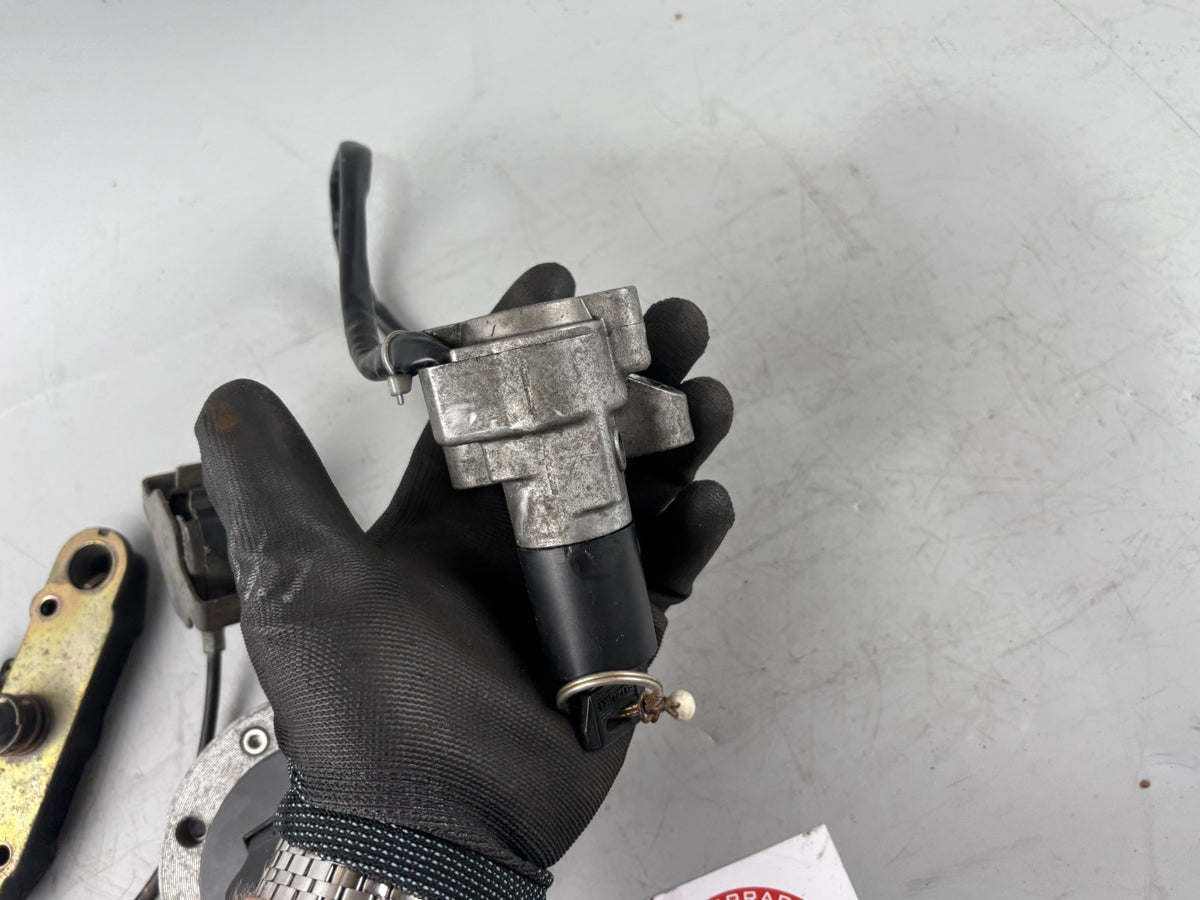 Suzuki RF 600 R GN76A Schlosssatz Key Lock Zündschloss Sitzbank Tannkschloss