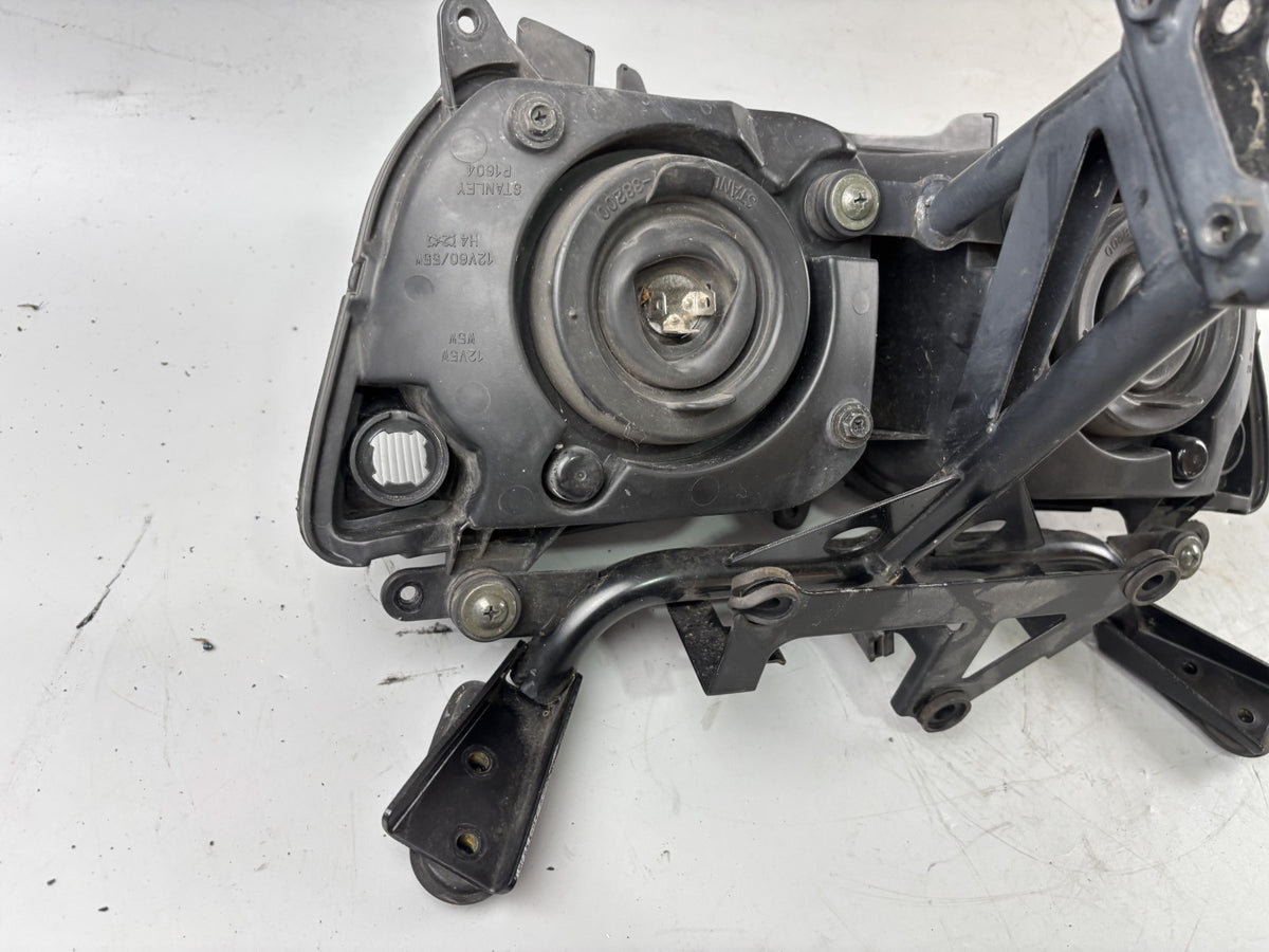 Yamaha FZS600 Fazer RJ02 Scheinwerfer Maske Headlight Licht Lampe Kanzel
