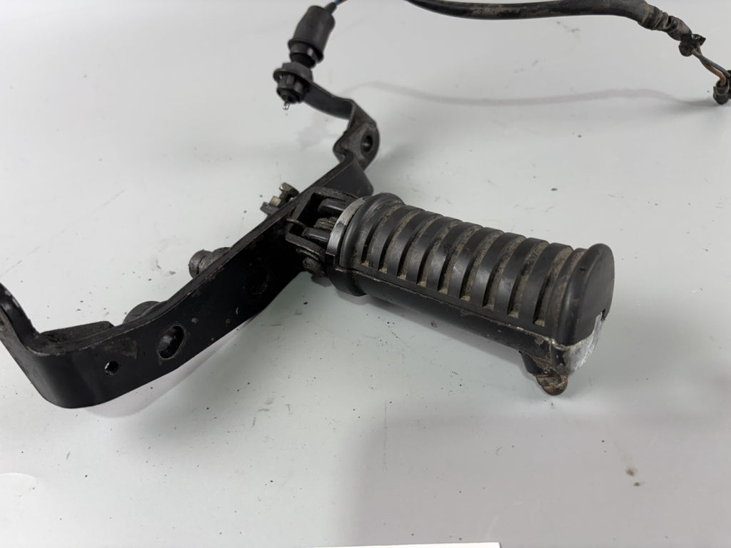 Kawasaki BN125A EL125 Eliminator Fußraste Hangers Foot Step vorn links left
