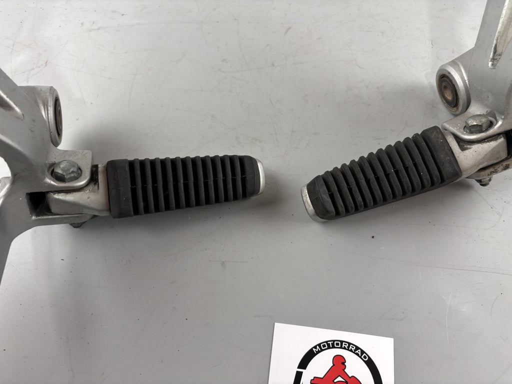 Suzuki VX 800 VS51B Soziusfußrasten Beifahrer Fußraste Step Hangers Foot