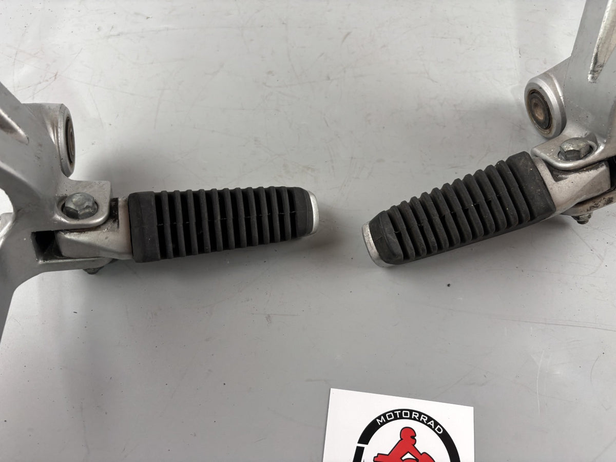 Suzuki VX 800 VS51B Soziusfußrasten Beifahrer Fußraste Step Hangers Foot