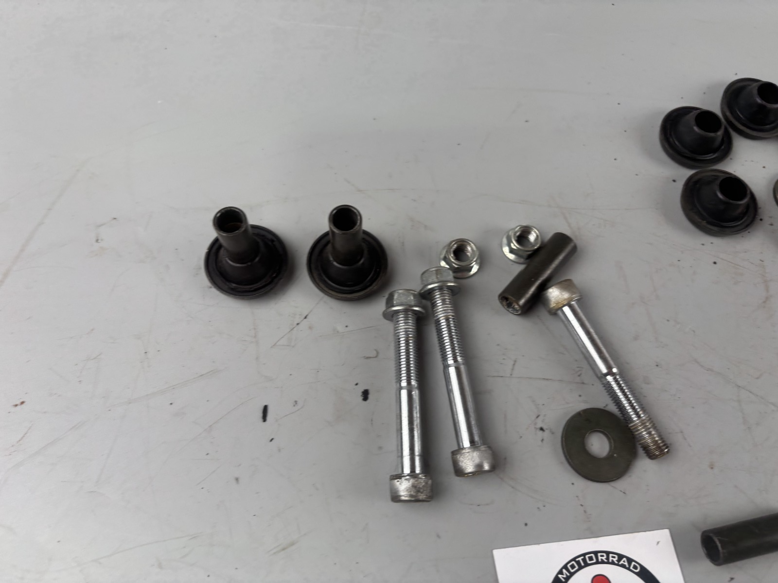 Suzuki GSX 750 F AK11 Gabelbrücke Schrauben Screws