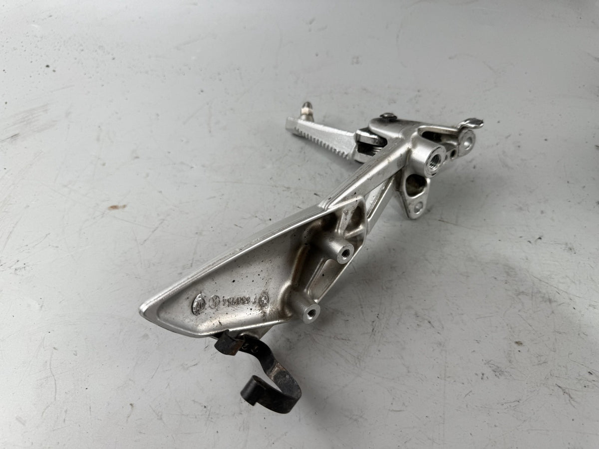 BMW K 1200 S K40 Fußraste vorn rechts Foot Step Hangers Fußrastenanlage right
