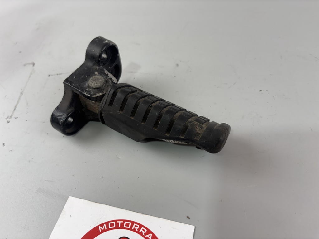 Kawasaki EX500D GPZ500S Fußraste vorne links Foot Hangers Step left
