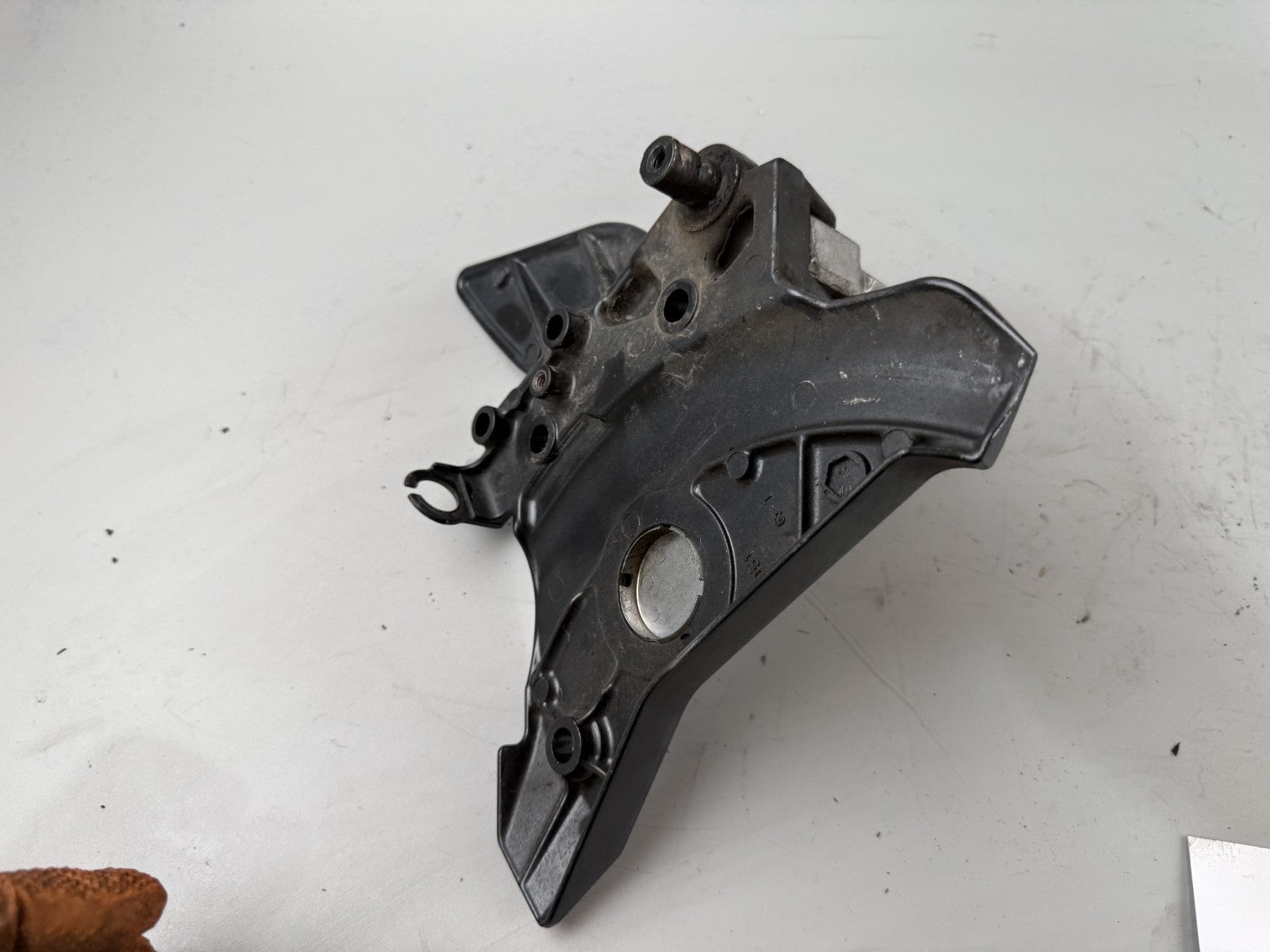 Kawasaki ZR-7 ZR750F Fußraste vorne Fußrastenanlage front links left Hangers