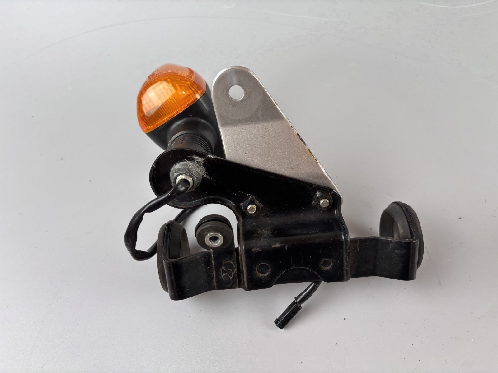 Suzuki GS 500 EU GM51B Blinker Signal Licht Lampe vorne front Halterung Holder