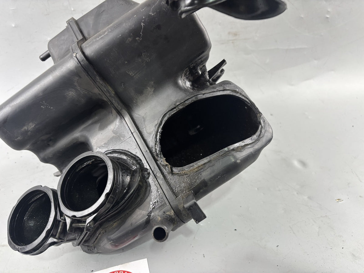 Honda CBR 1000F SC24 Luftftilterkasten Airbox Ansaugung Motor