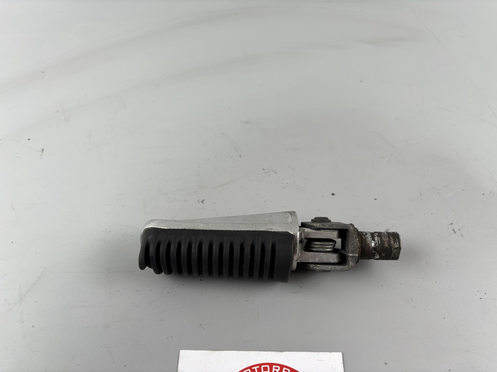 Yamaha FZS600 Fazer RJ02 Fußraste Foot Hangers Step rechts right vorne front