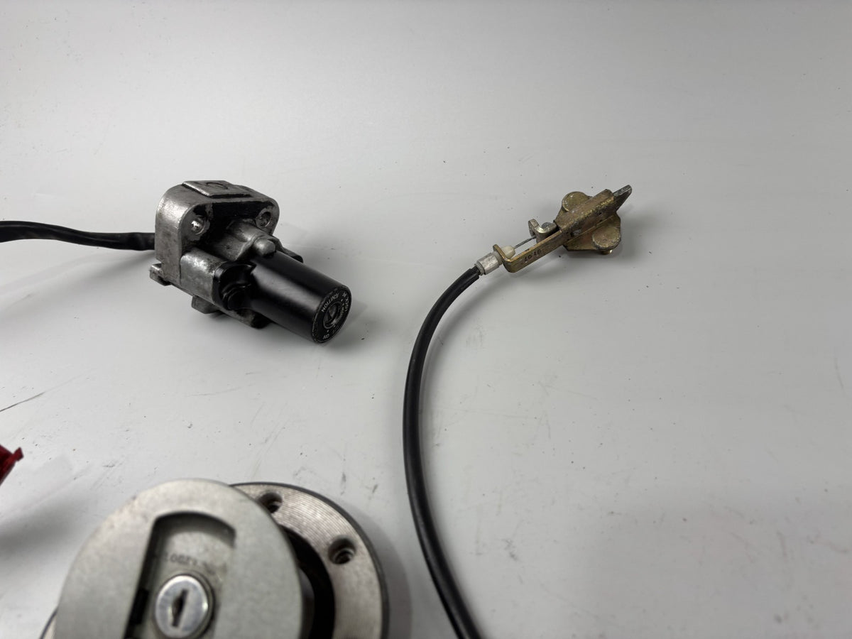 Yamaha FZS600 Fazer RJ02 Schlosssatz Key Lock Zündschloss Tankschloss Sitz Seat