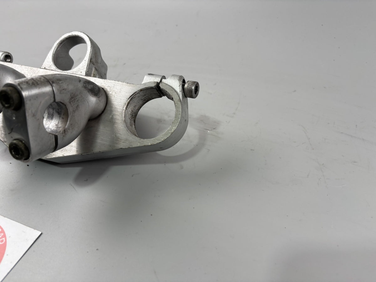 Yamaha FZS600 Fazer RJ02 Gabelbrücke Bridge Holder front vorne oben