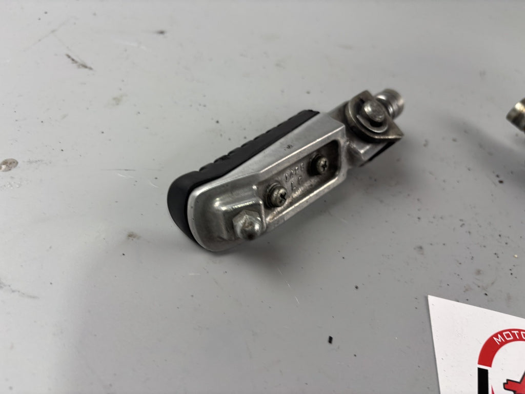 Kawasaki ZRX1100 ZRT10C Fahrerfußrasten Foot Step Hangers Driver vorne front