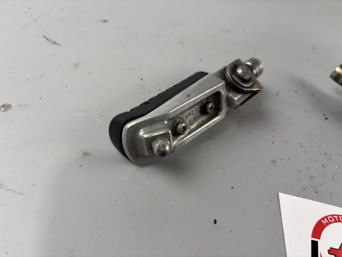 Kawasaki ZRX1100 ZRT10C Fahrerfußrasten Foot Step Hangers Driver vorne front