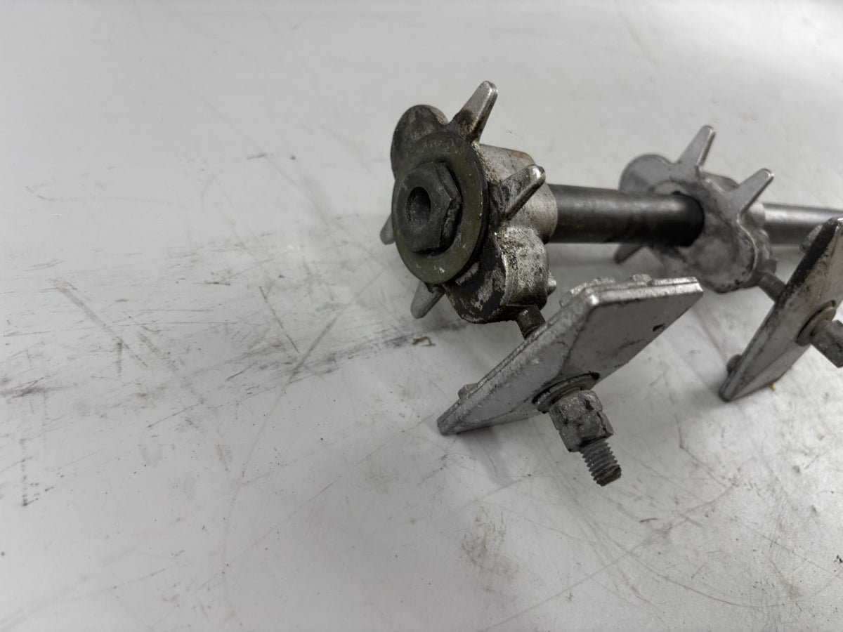 Yamaha FZS600 Fazer RJ02 Achse Hinterradachse back hinten Schwinge