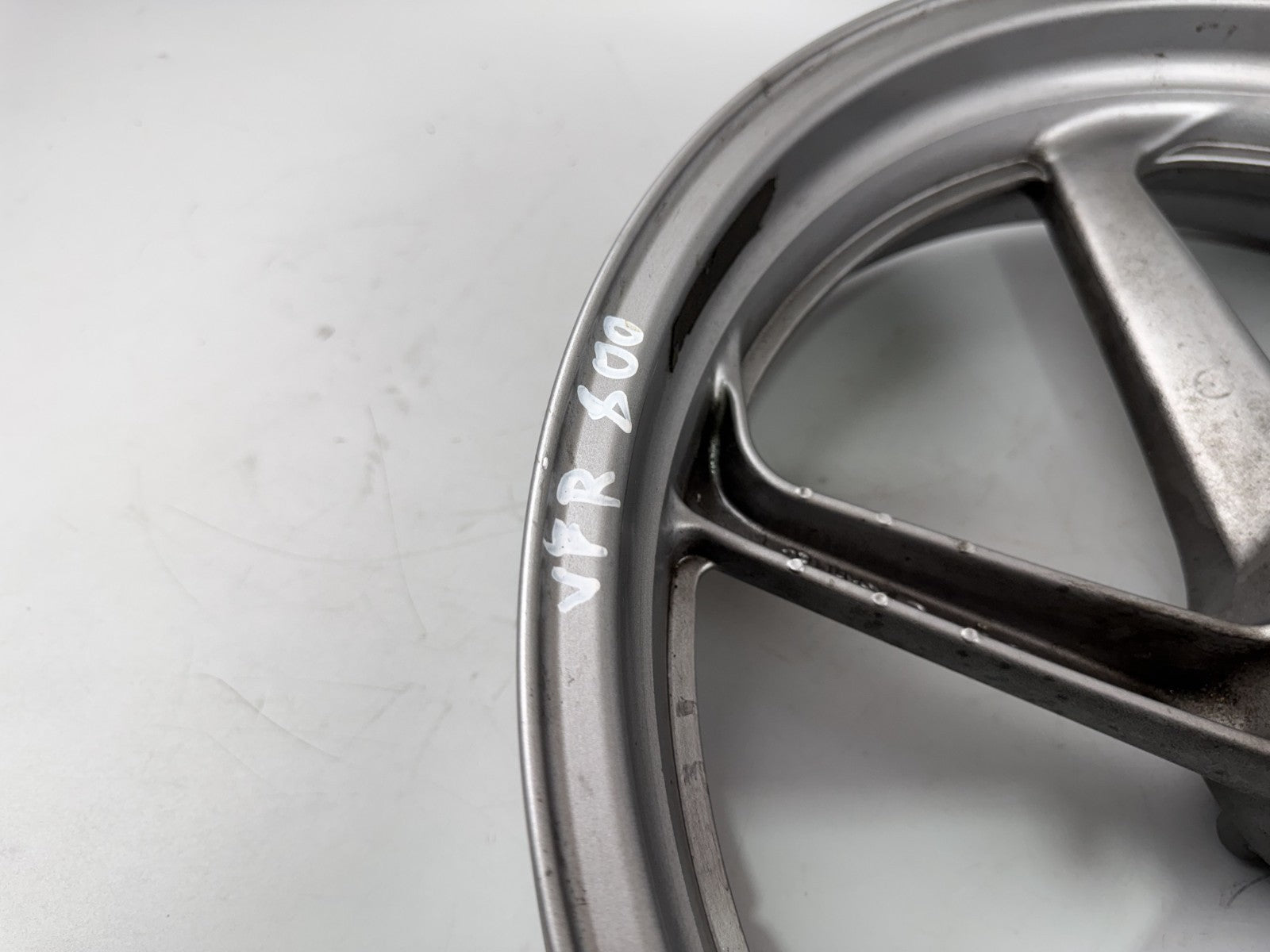 Honda VFR800 RC46 FI Vorderradfelge Felge Rim Rad Speichen front vorne