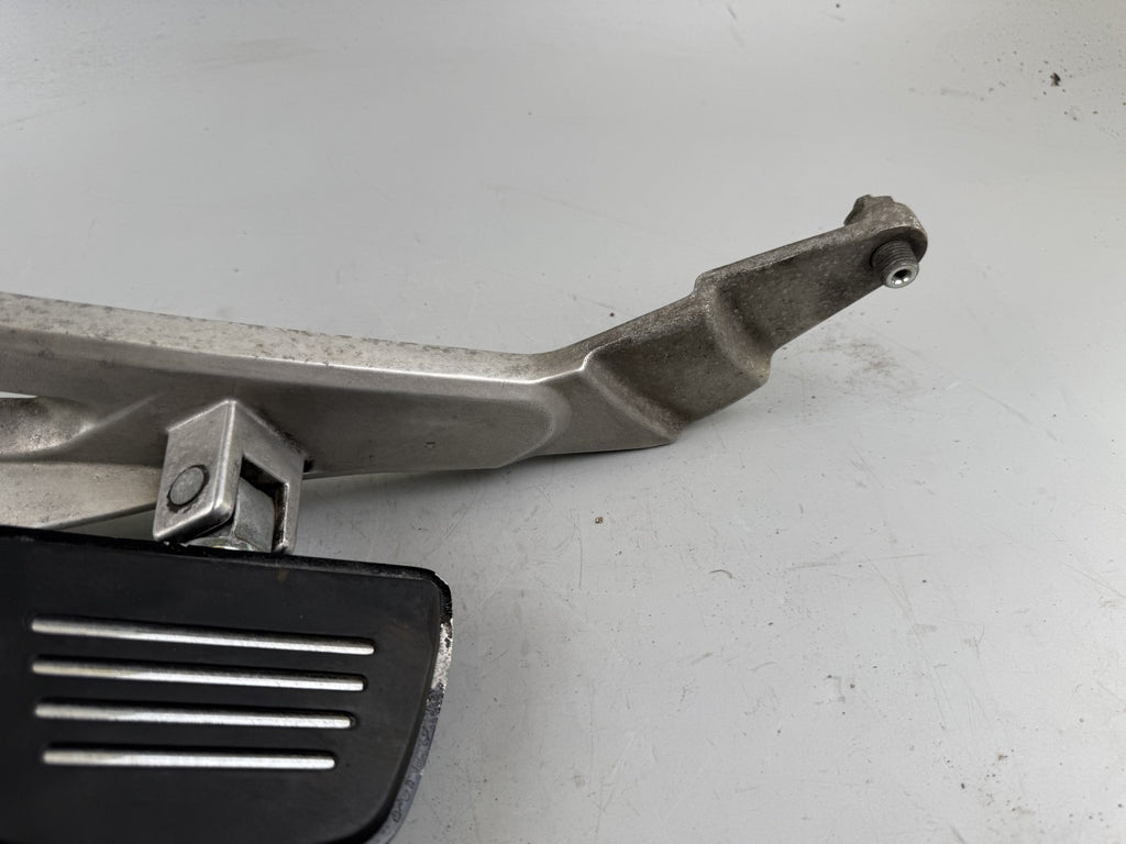 Honda NT650V Deauville RC47 Fußrastenanlage Foot Step Hangers Pedal Fußraste
