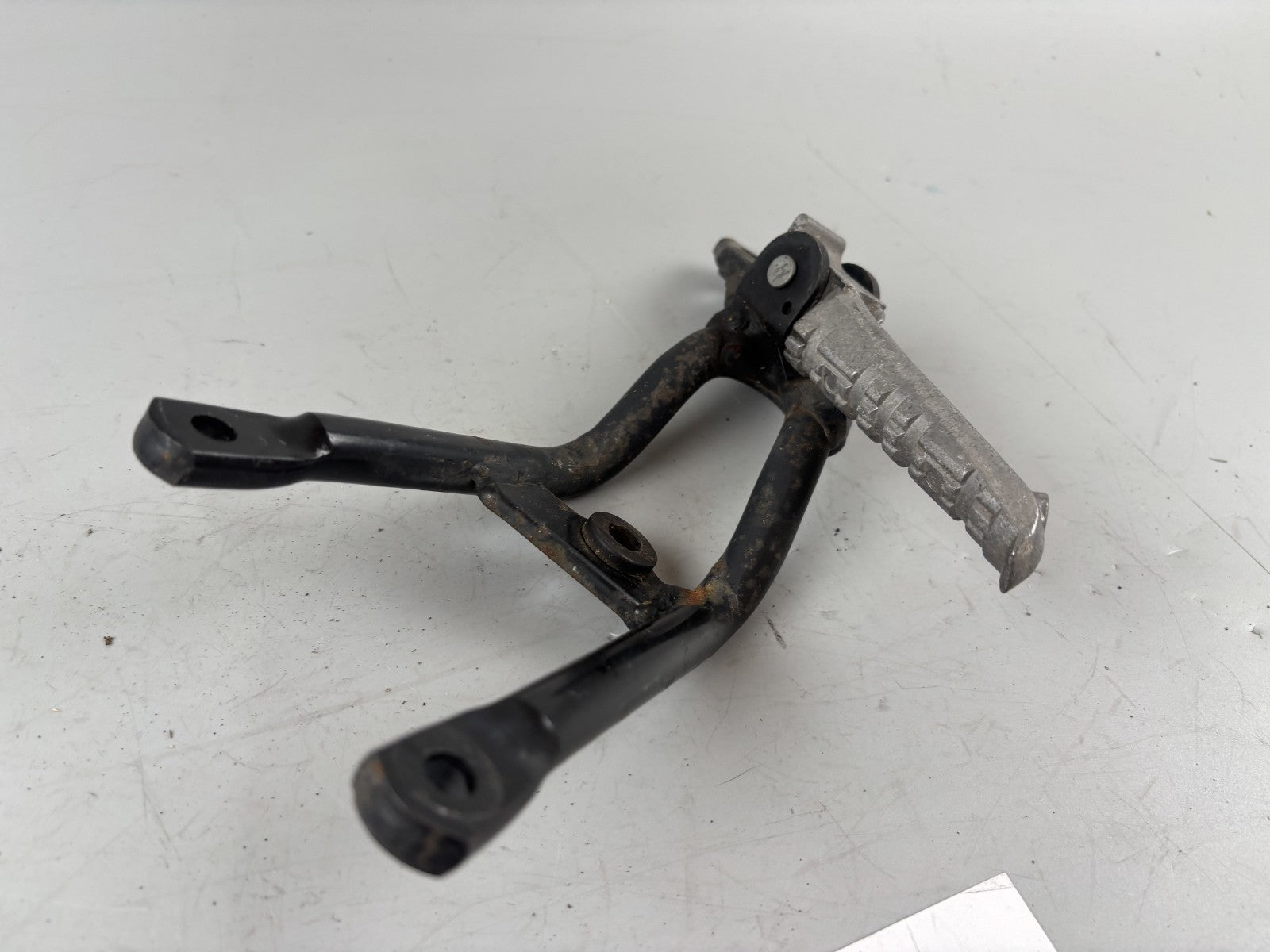 Yamaha SZR 660 Belgarda 4SU Soziusfußraste hinten back links left Beifahrer
