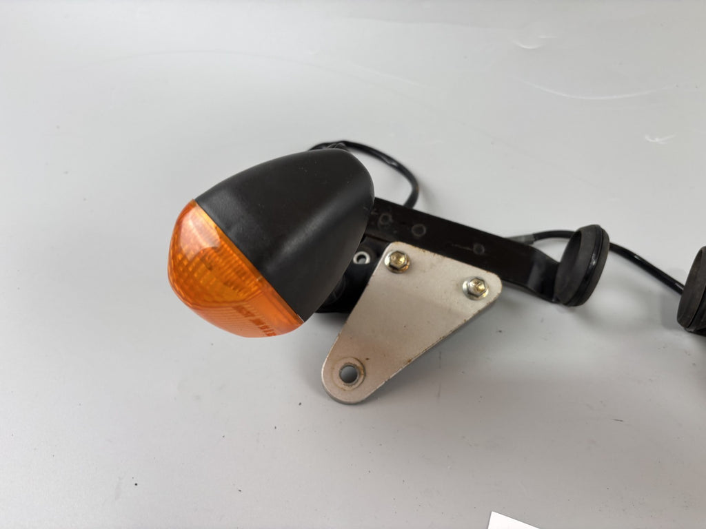 Suzuki GS 500 EU GM51B Blinker Signal Licht Lampe vorne front Halterung Holder