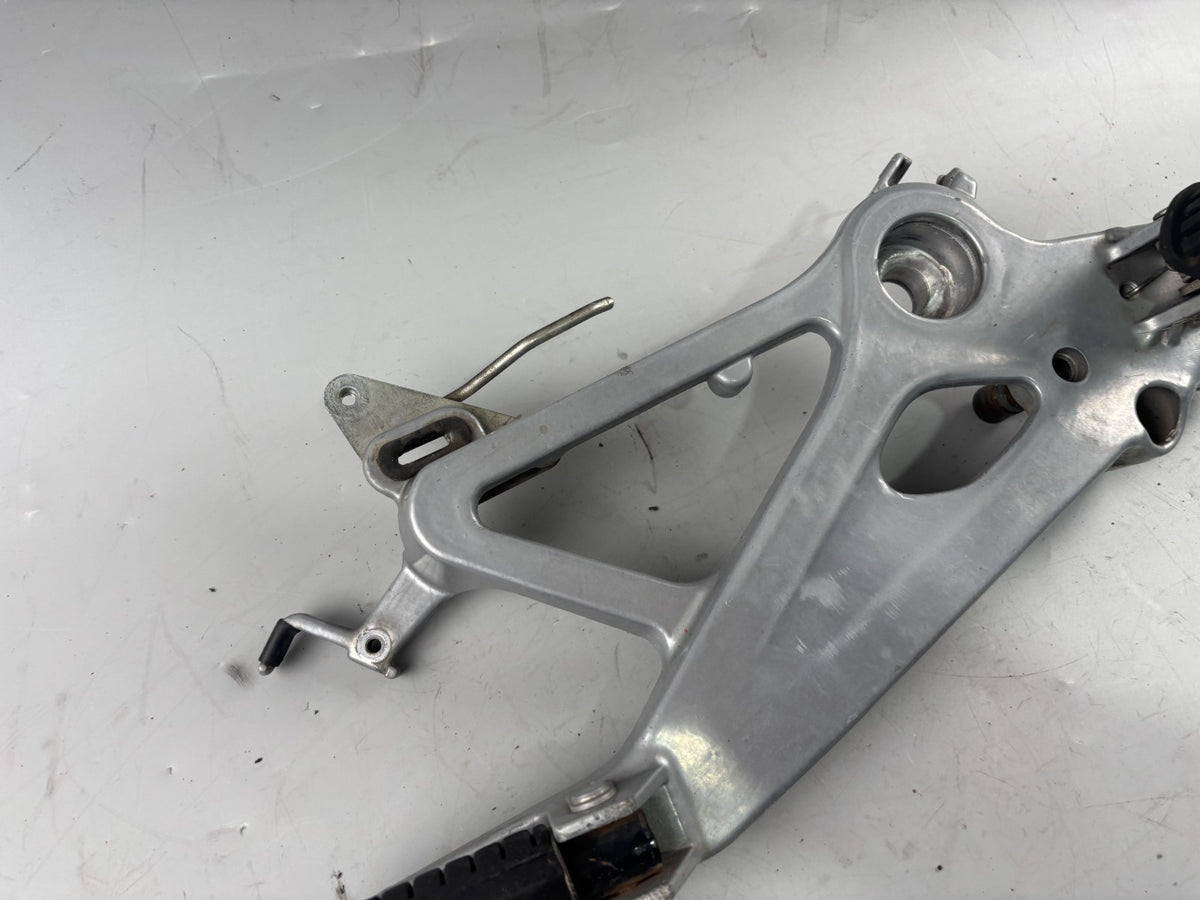 Honda SLR 650 Vigor FX 650 RD09 Fußrastenanlage Foot Step Hangers rechts right