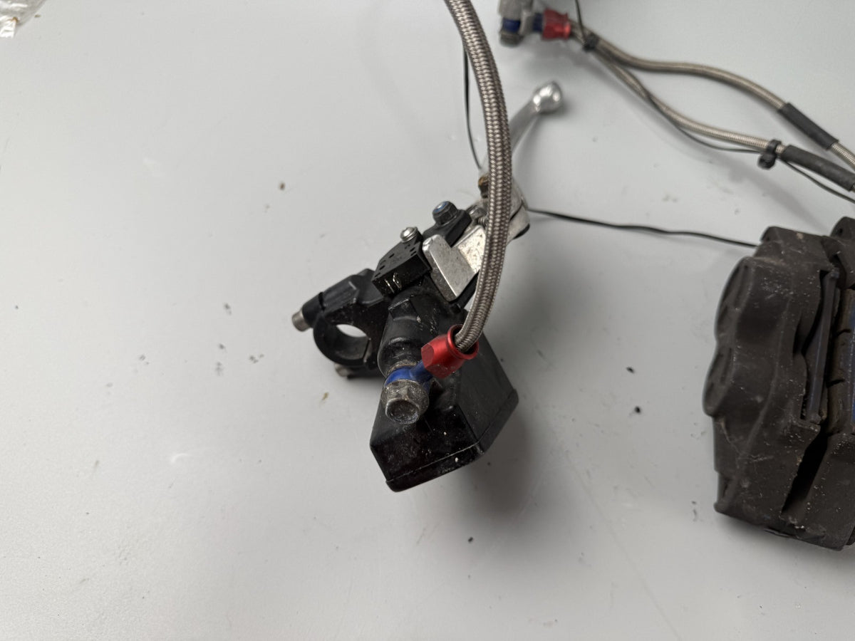 Suzuki GSX - R 1100 GV73C Bremsanlage Bremse Brake Sattel Pumpe vorne front