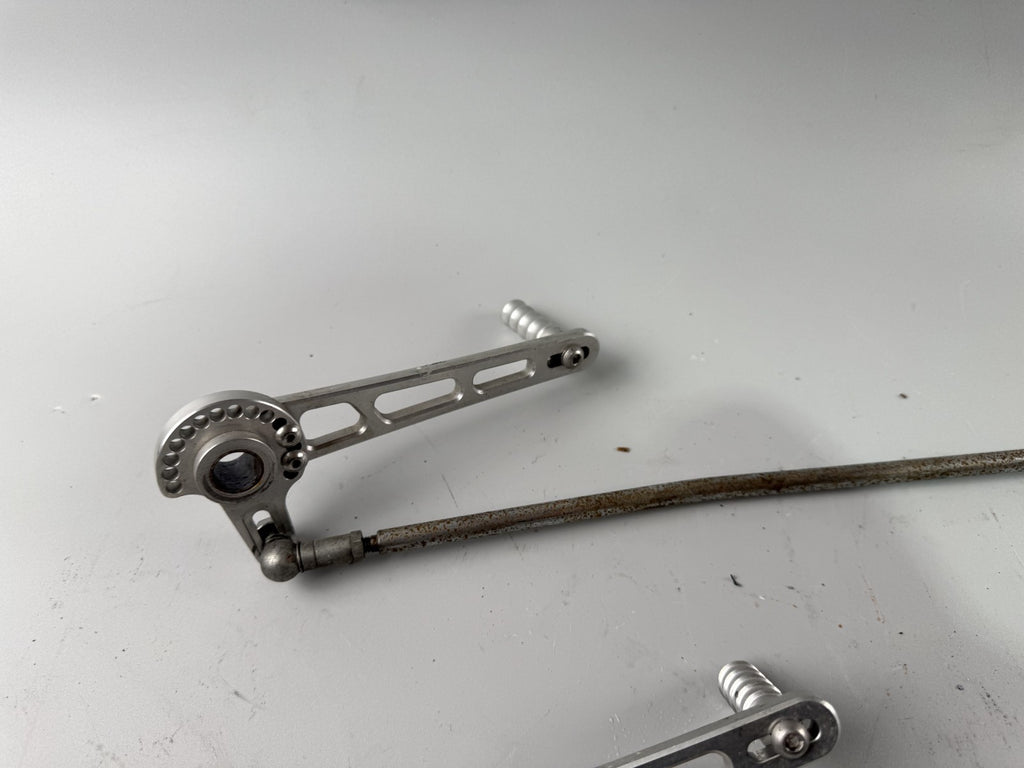 Suzuki GSX - R 1100 GV73C Schaltgestänge Bremspedal Fußhebel Brake Switch Step